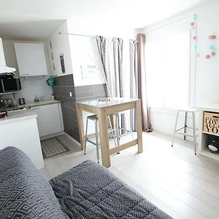 Joli A 3 Min De La - Renove En Avril 2025 شقة