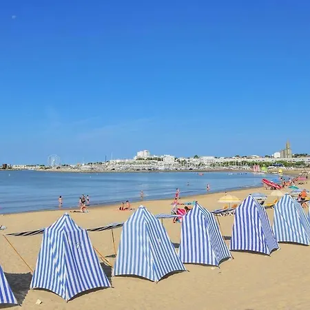 Joli A 3 Min De La - Renove En Avril 2025 Apartment