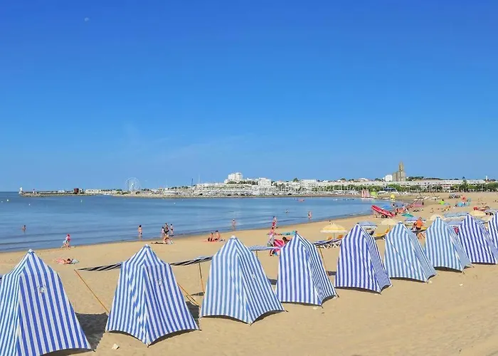 Joli A 3 Min De La - Renove En Avril 2025 Apartment